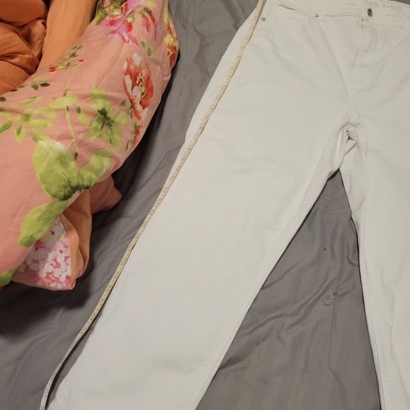 AEO WHITE CURVY MO. JEANS - Picture 9 of 12